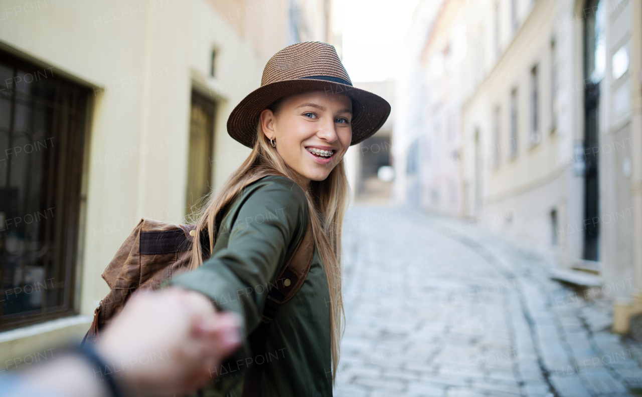 A young couple travelers in love sightseeing in city on holiday, having fun.