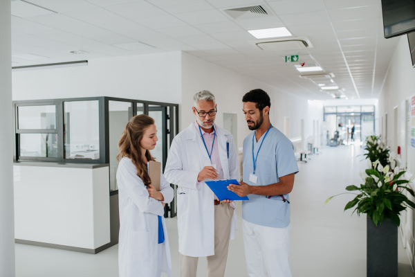 Doctors discussing something at a hospital corridor.