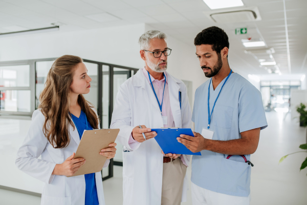 Medical staff discussing something at a hospital corridor.