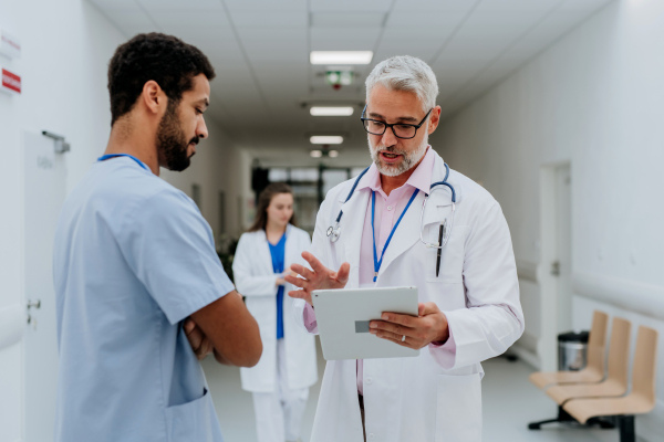 Doctors discussing something at a hospital corridor.