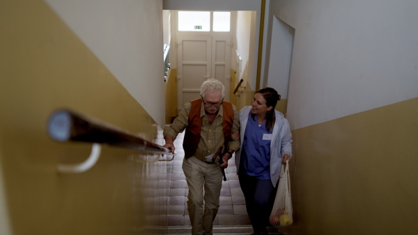 Video of a nurse helping a patient to walk up the stairs.