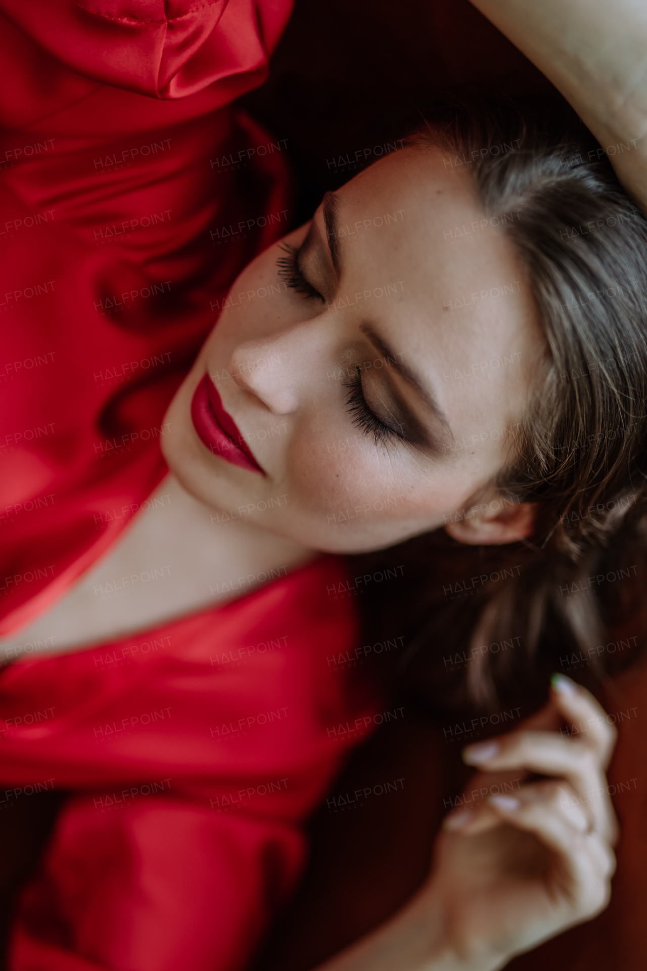 Portrait of an young woman with evening make-up.