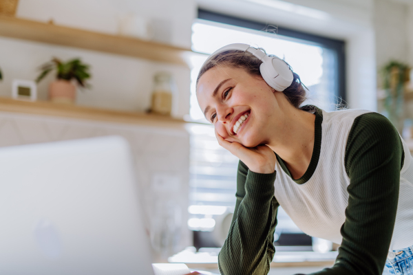 Young woman having homeoffice in an apartment.