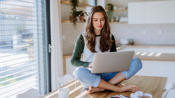 Young woman having homeoffice in an apartment.