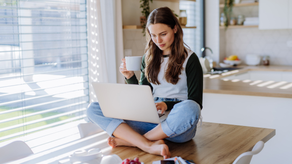 Young woman having homeoffice in an apartment.