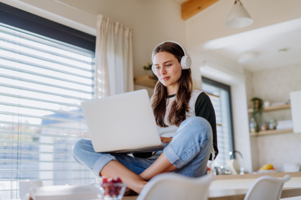 Young woman having homeoffice in an apartment.