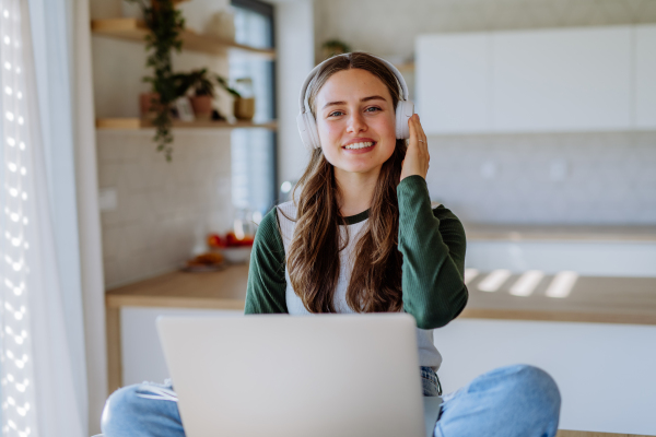 Young woman having homeoffice in an apartment.