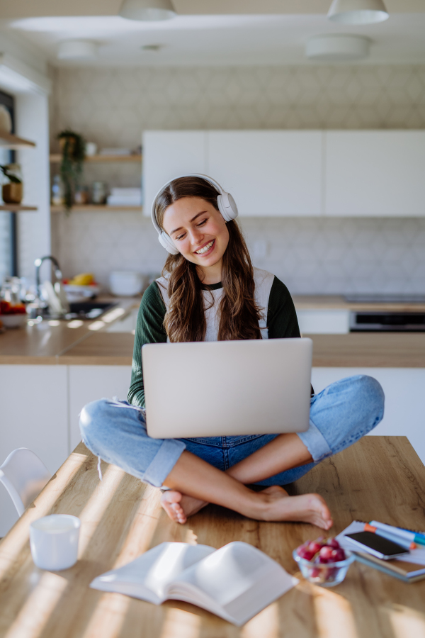 Young woman having homeoffice in an apartment.