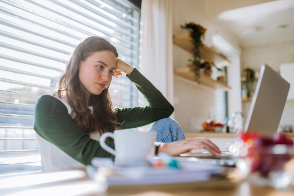 Young woman having homeoffice in an apartment.