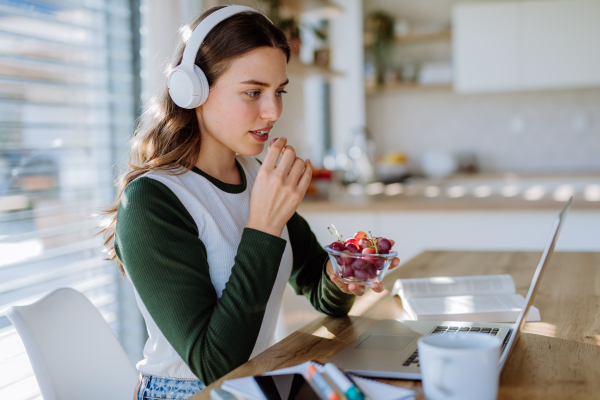 Young woman having homeoffice in an apartment.