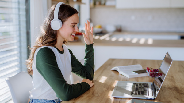 Young woman having homeoffice in an apartment.