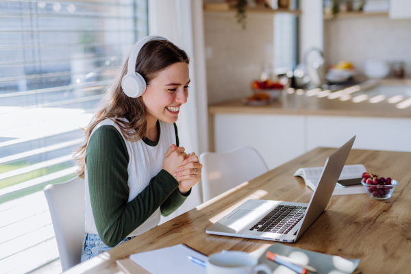 Young woman having homeoffice in an apartment.