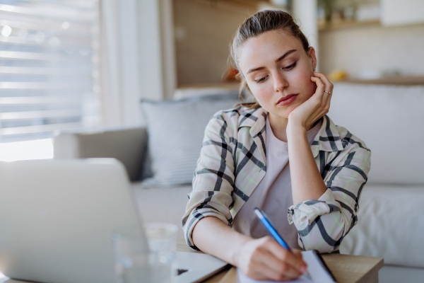 Young woman having homeoffice in an apartment.