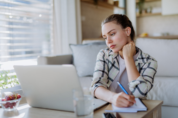 Young woman having homeoffice in an apartment.