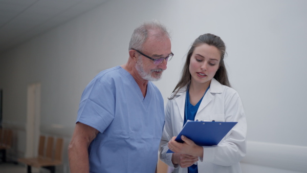 Doctors discussing something at a hospital corridor.