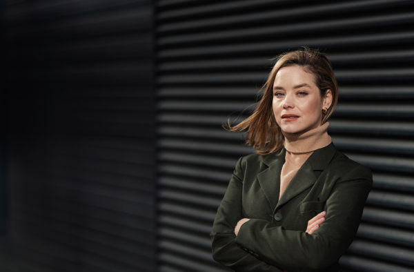 Portrait of young fashionable woman in city.