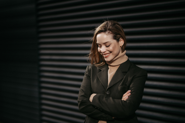 Portrait of young fashionable woman in city.