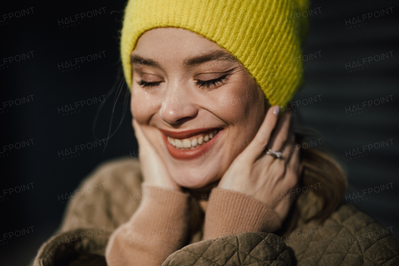 Portrait of young fashionable woman in city.