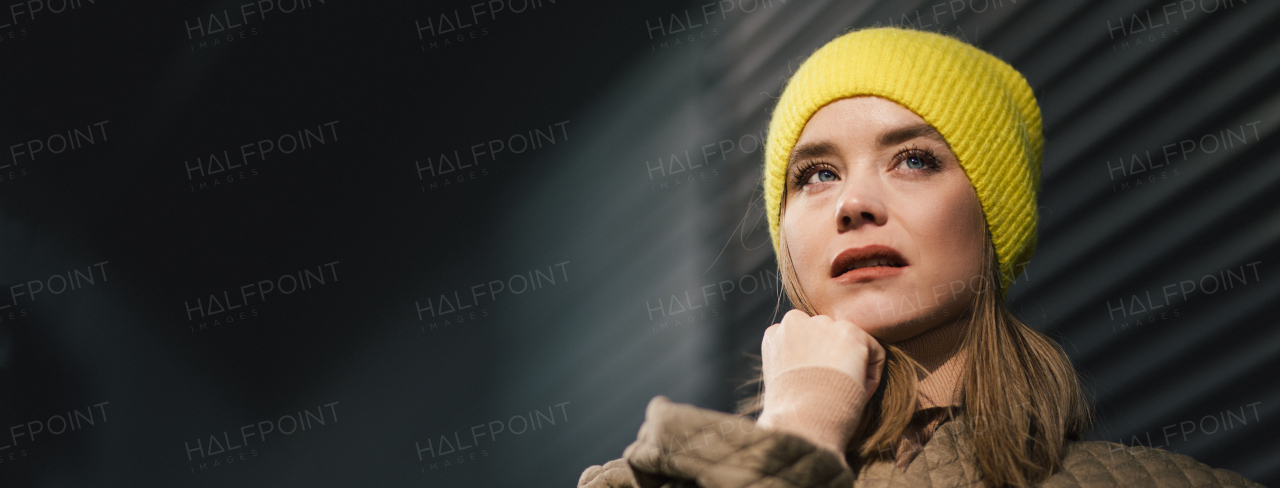 Portrait of young fashionable woman in city.