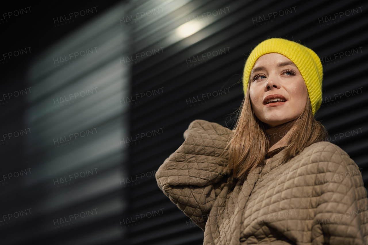 Portrait of young fashionable woman in city.