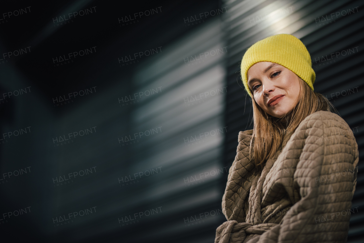 Portrait of young fashionable woman in city.