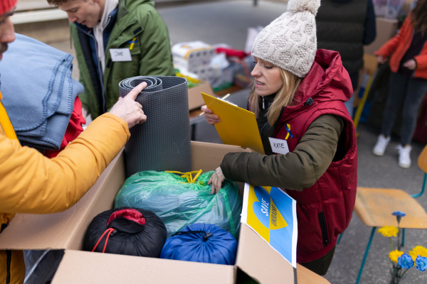 The volunteers distributing blankets and other donations to refugees on the Ukrainian border.