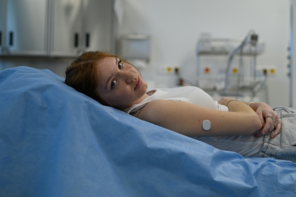 Emergency treatment for diabetic teen girl patient with complications.