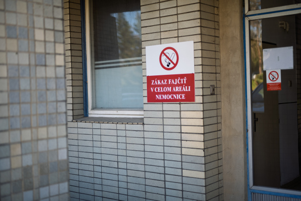 No smoking warning on tiled healthcare facility exterior